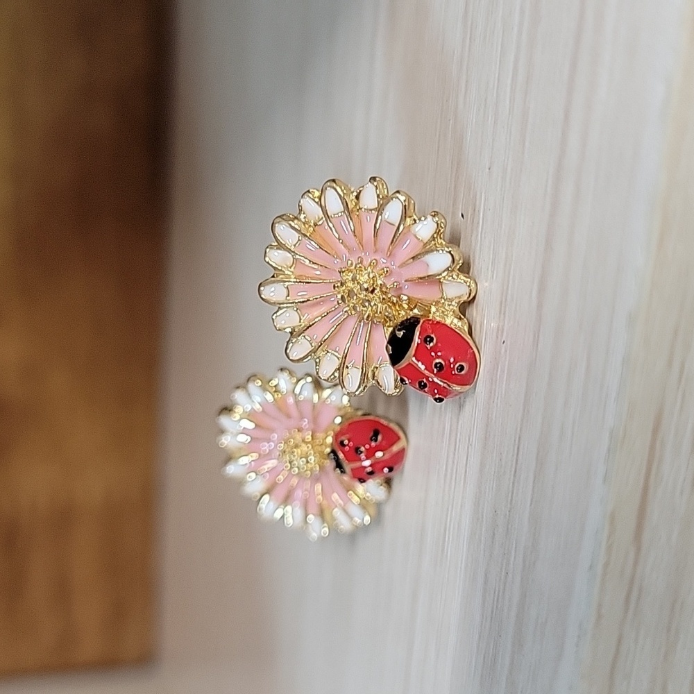 LADYBUG DAISY BLOSSOM EARRINGS - Picture 5 of 5